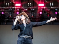 Edie Brickell