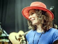 Edie Brickell