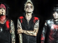 Sixx:A.M.