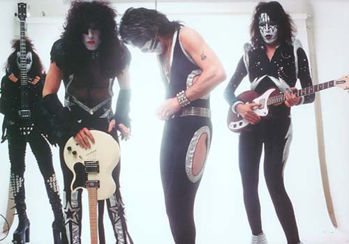 Kiss, 1975